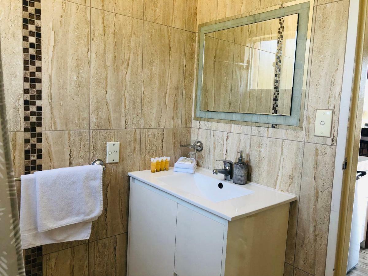 Buccaneer Motel Entrance Bagian luar foto